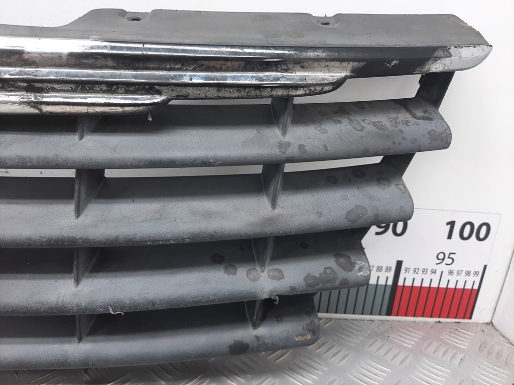 Решетка радиатора CHRYSLER Voyager IV RG 2001-2007