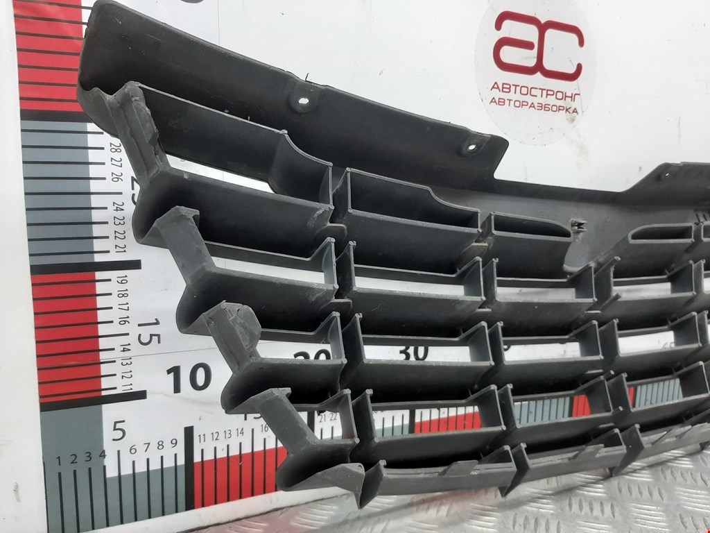 Решетка радиатора CHRYSLER Voyager IV RG 2001-2007