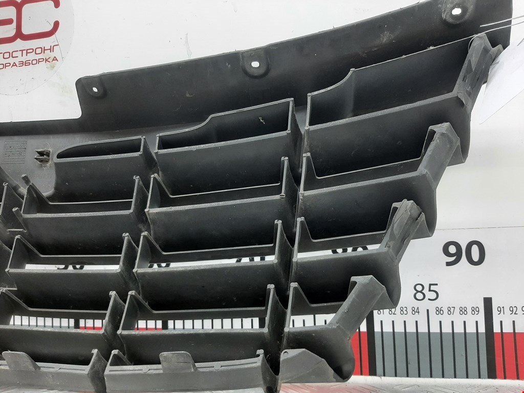 Решетка радиатора CHRYSLER Voyager IV RG 2001-2007