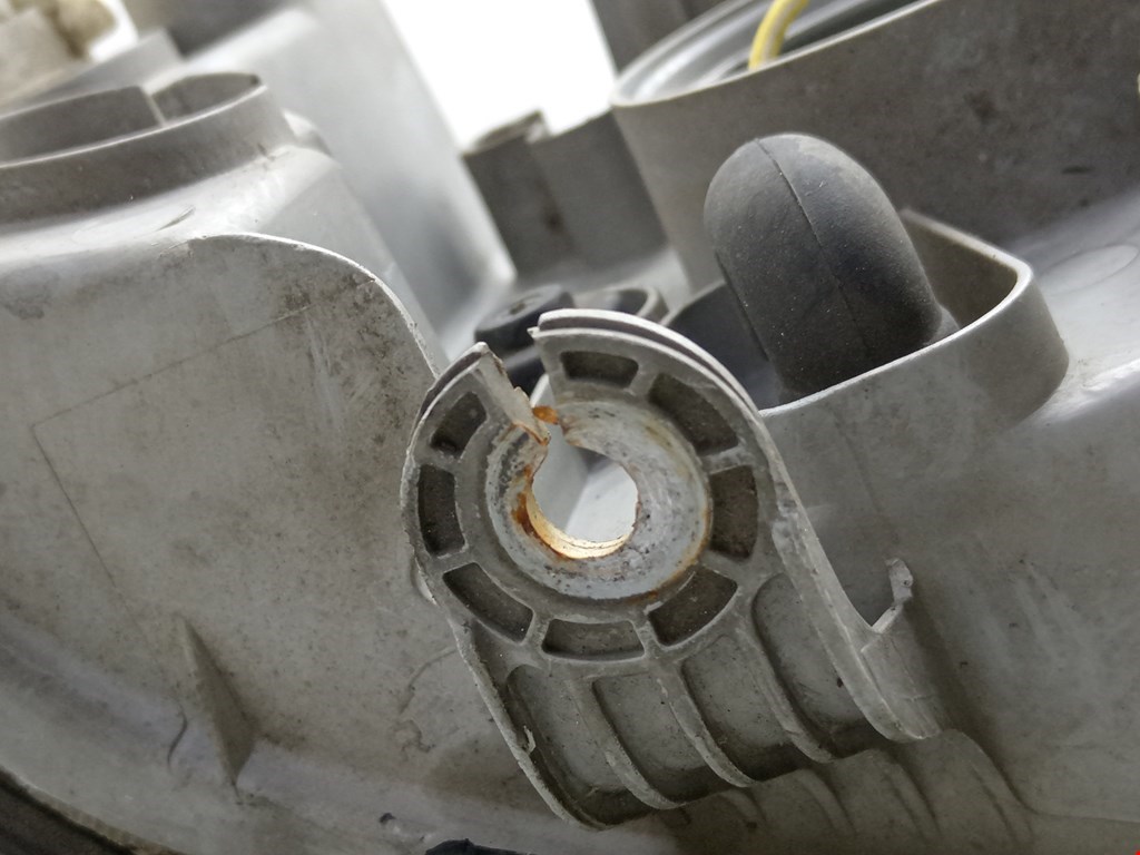 Фара правая KIA Carnival I 1999-2005