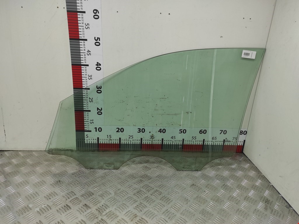 Стекло двери переднее правое VOLKSWAGEN Polo IV 2001-2009