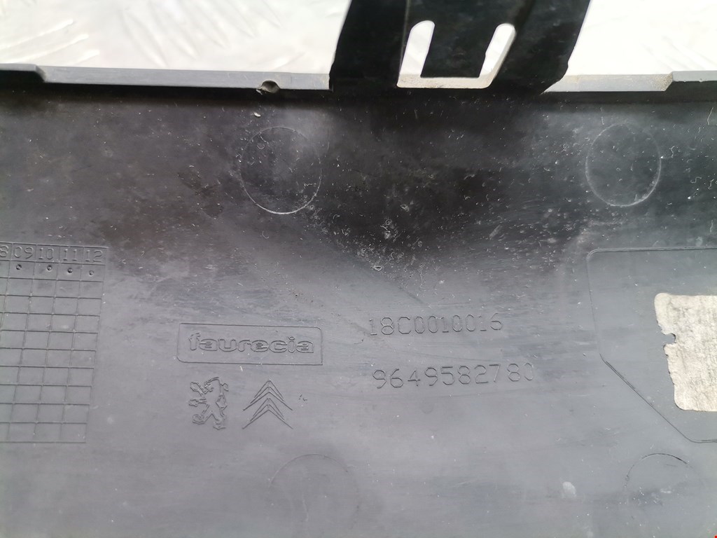 Решетка в бампер PEUGEOT 207 2006-2015