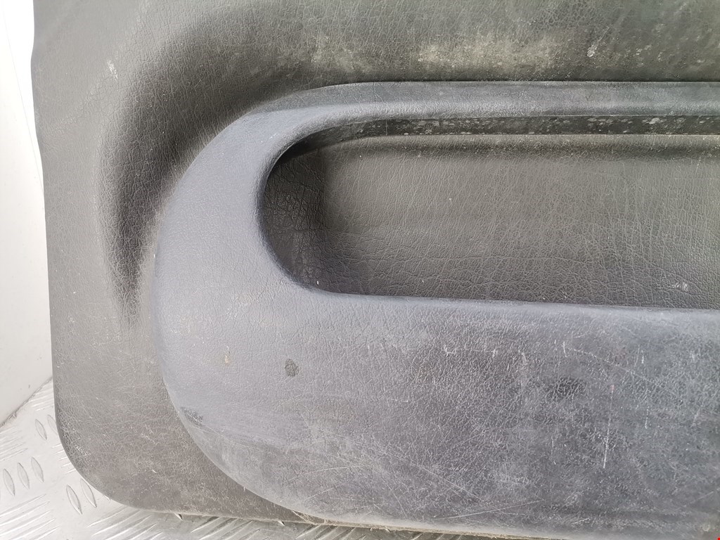 Обшивка двери передняя правая VOLKSWAGEN Polo III 1994-2001