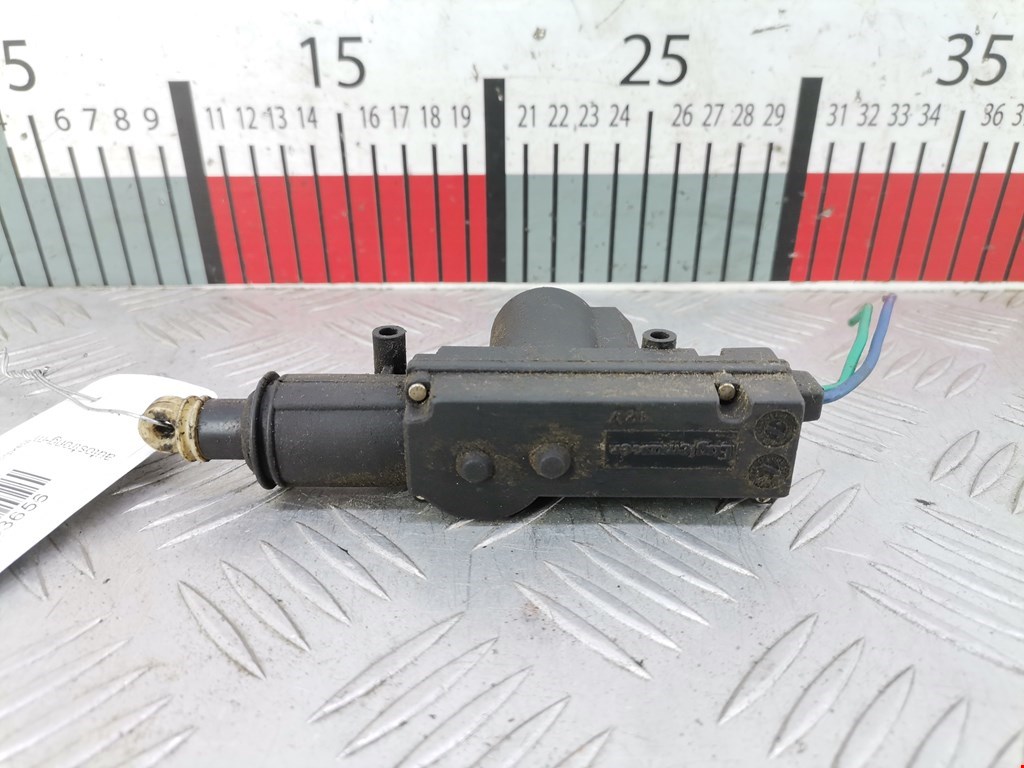 Активатор замка двери VOLKSWAGEN Polo III 1994-2001