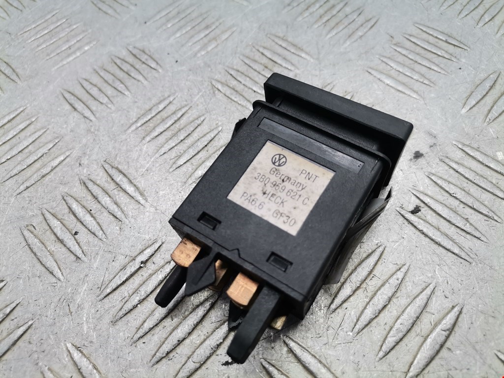 Кнопка подогрева (обогрева) заднего стекла Volkswagen Passat 5 (1996-2000)