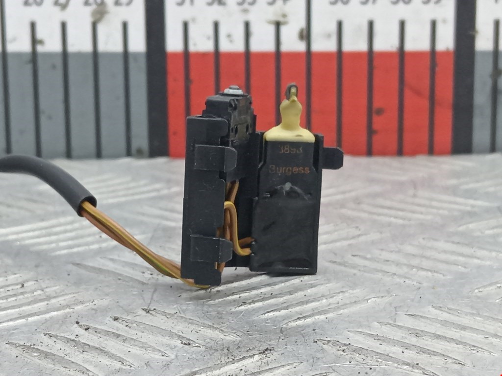 Выключатель концевой (концевик) VOLKSWAGEN Bora 1998-2005