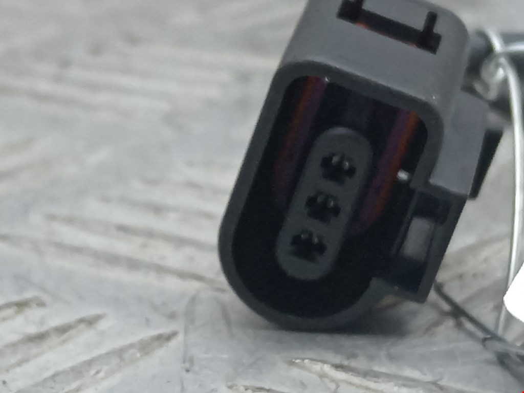 Выключатель концевой (концевик) VOLKSWAGEN Bora 1998-2005