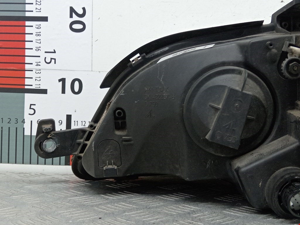 Фара правая FIAT Idea 2003-2016