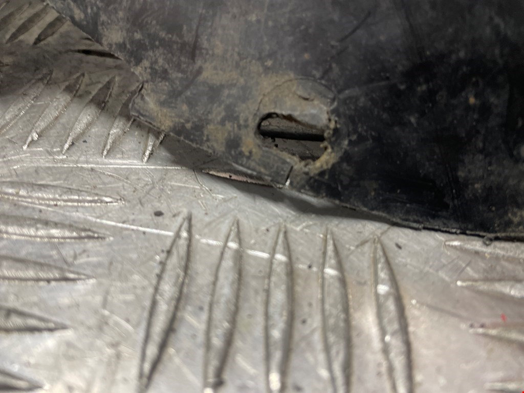 Локер (подкрылок) передний правый VOLKSWAGEN Passat B5 1997-2005