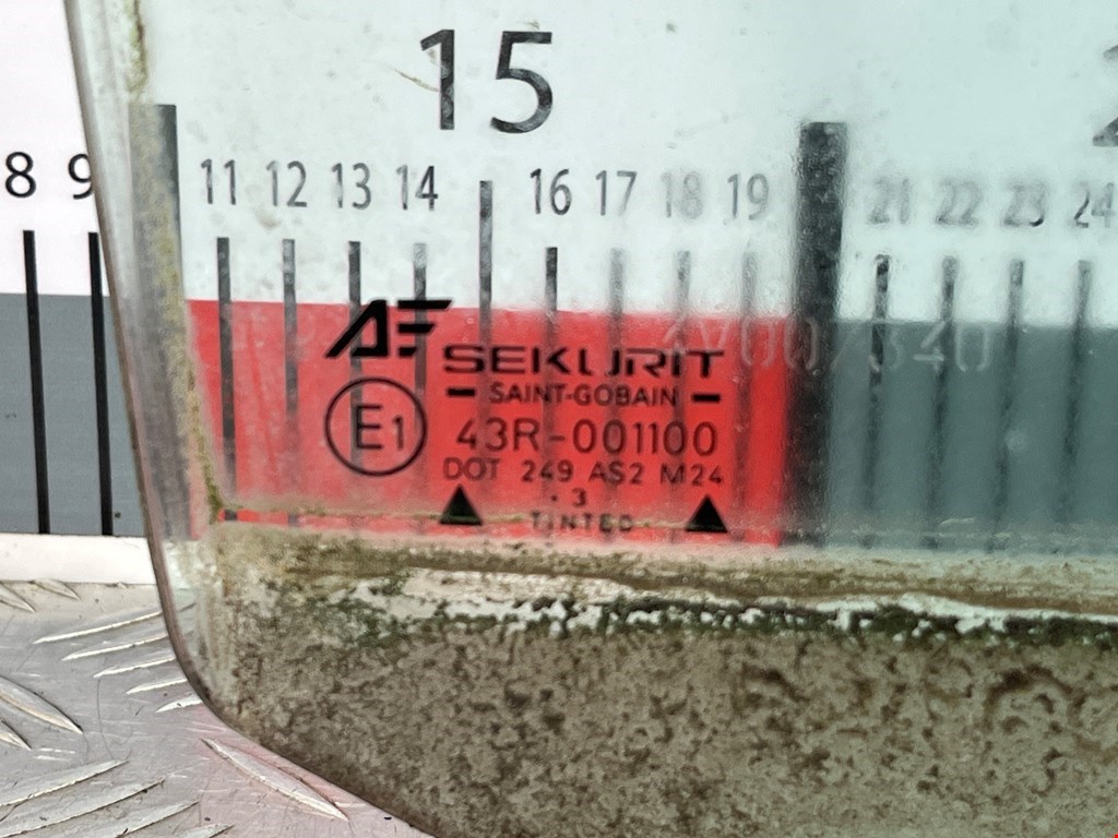 Стекло двери переднее правое VOLKSWAGEN Sharan 1995-2010