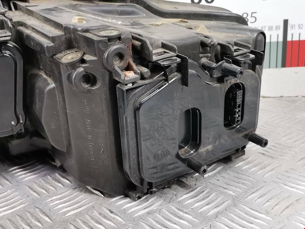 Фара правая AUDI A8 D3 2003-2010