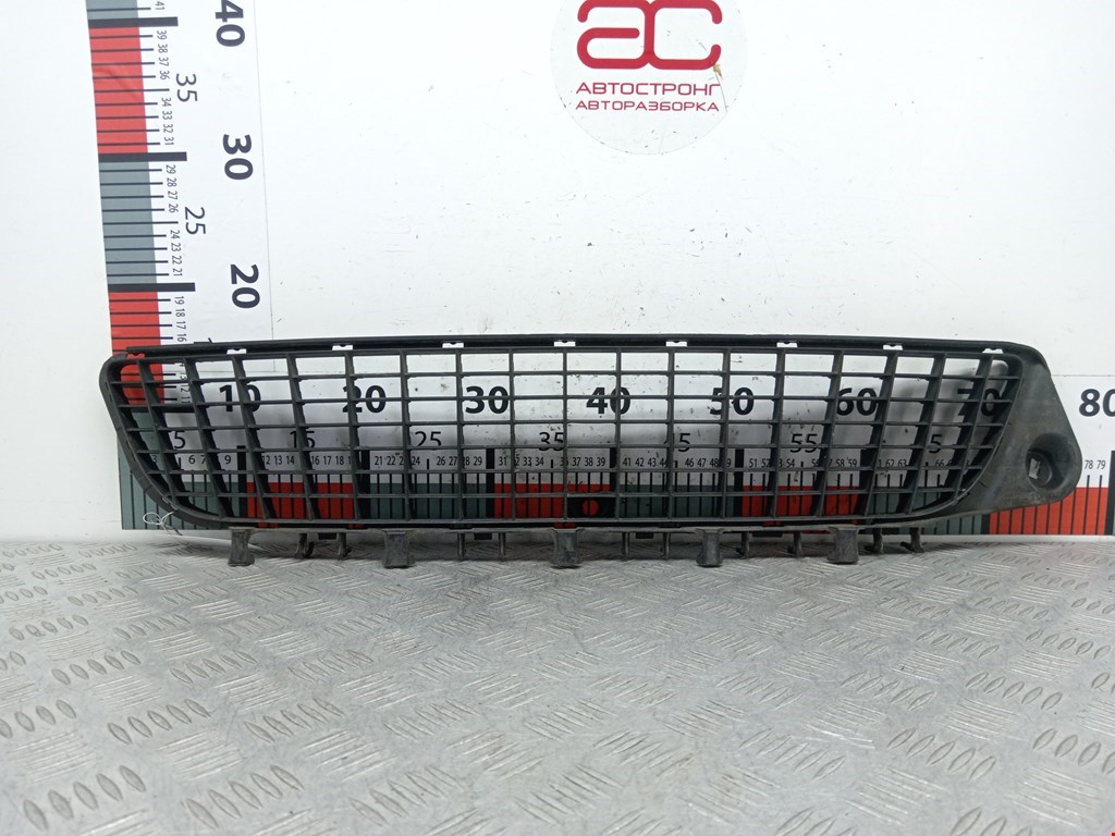 Решетка (заглушка) в бампер Opel Vectra C (2002-2008)