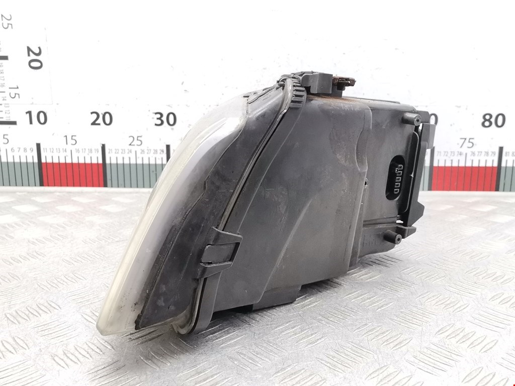 Фара правая AUDI A8 D3 2003-2010