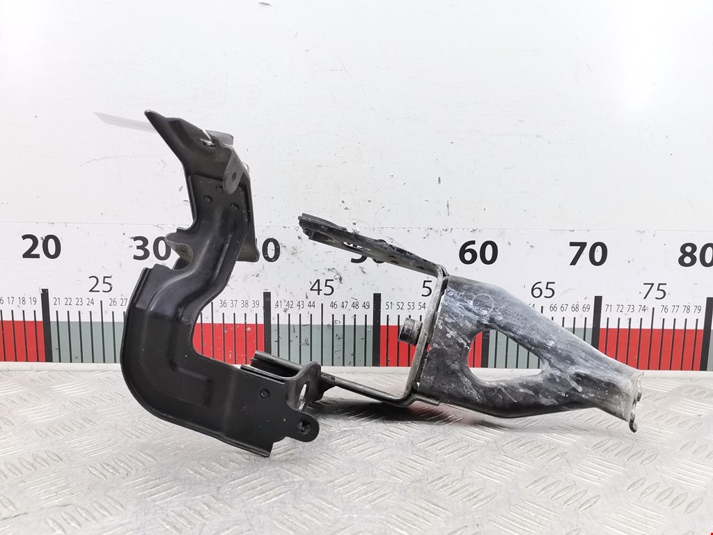 Кронштейн (крепление) прочее Audi A8 D3 (2002-2010)