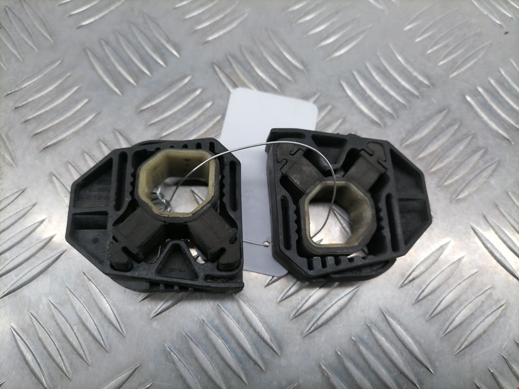 Кронштейн (крепление) радиатора VOLKSWAGEN Passat B6 2005-2011