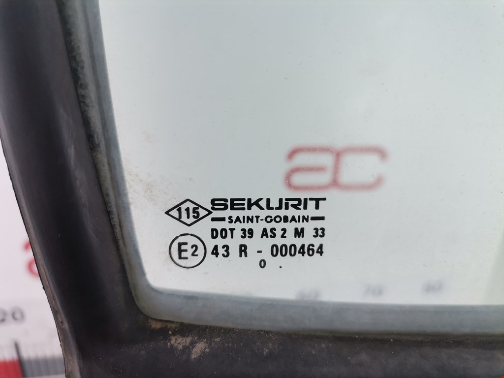 Стекло двери передней правой (форточка) OPEL Movano A 1998-2010