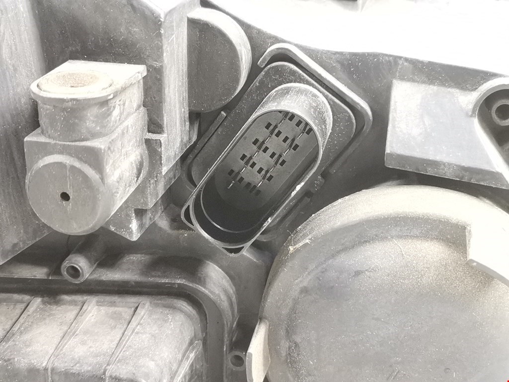 Фара левая VOLKSWAGEN Polo IV 2001-2009