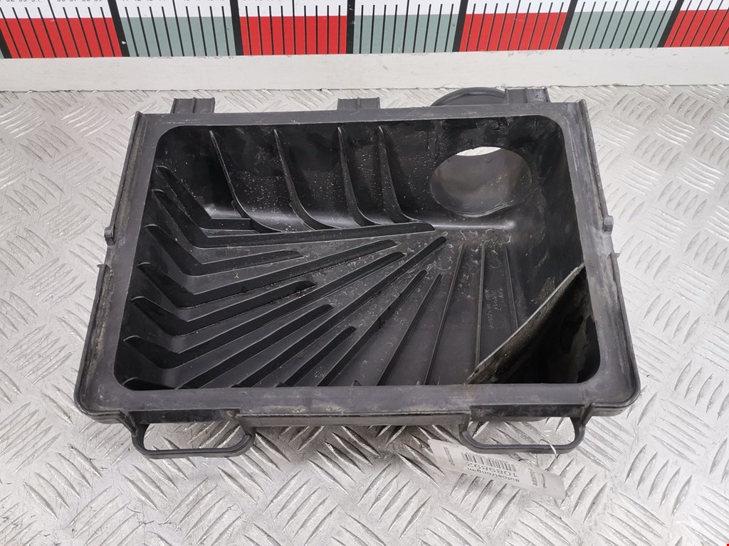 Корпус воздушного фильтра DODGE Magnum 2003-2008