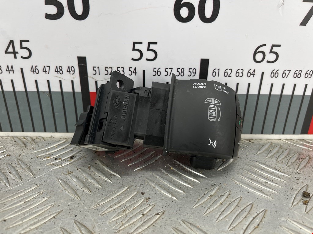 Переключатель подрулевой управления магнитолой Renault Megane 3 (2008-2016)