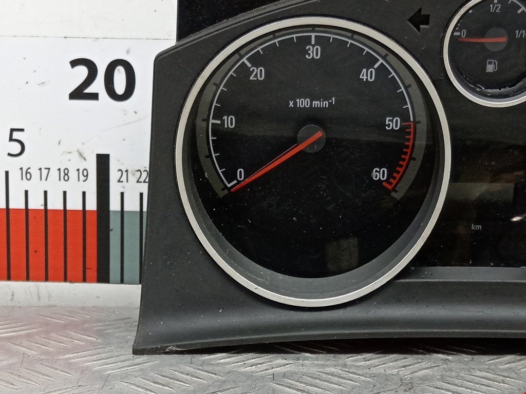 Панель приборов (щиток) OPEL Astra H/Family 2004-2015