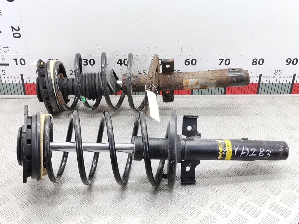 Стойка амортизатора переднего левого Renault Megane 2 (2002-2009)