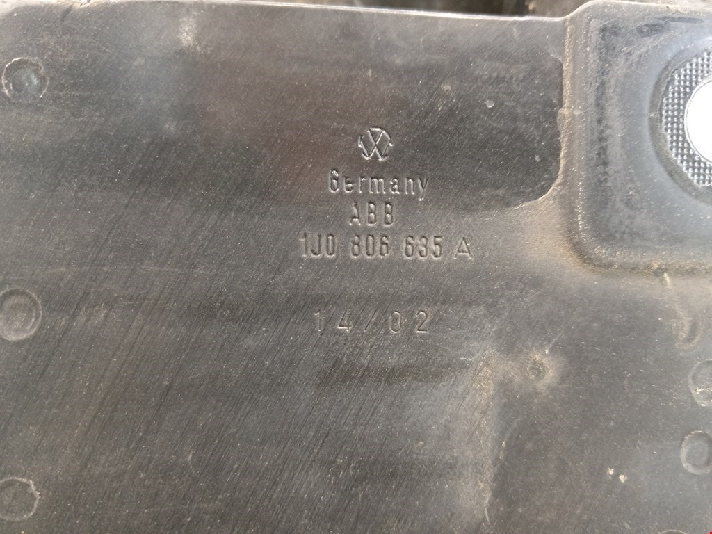 Усилитель переднего бампера (передний) VOLKSWAGEN Golf IV 1997-2003