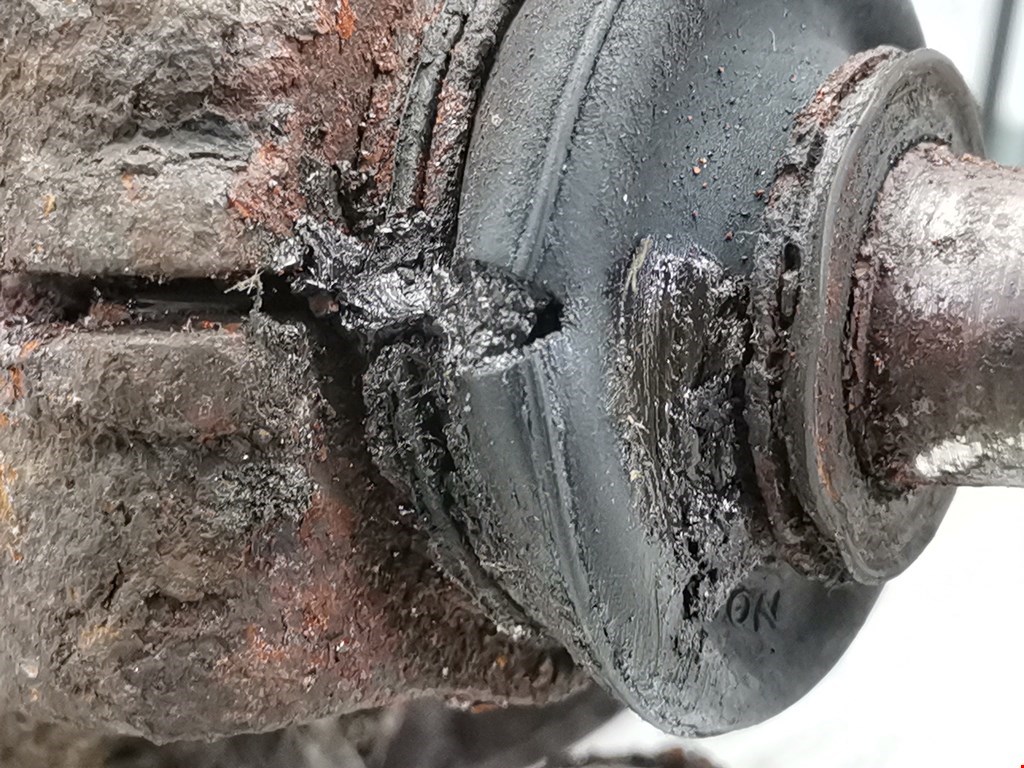 Ступица передняя левая/правая SUBARU Forester I 1997-2002