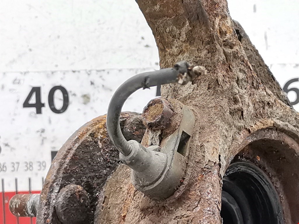 Ступица передняя левая/правая SUBARU Forester I 1997-2002