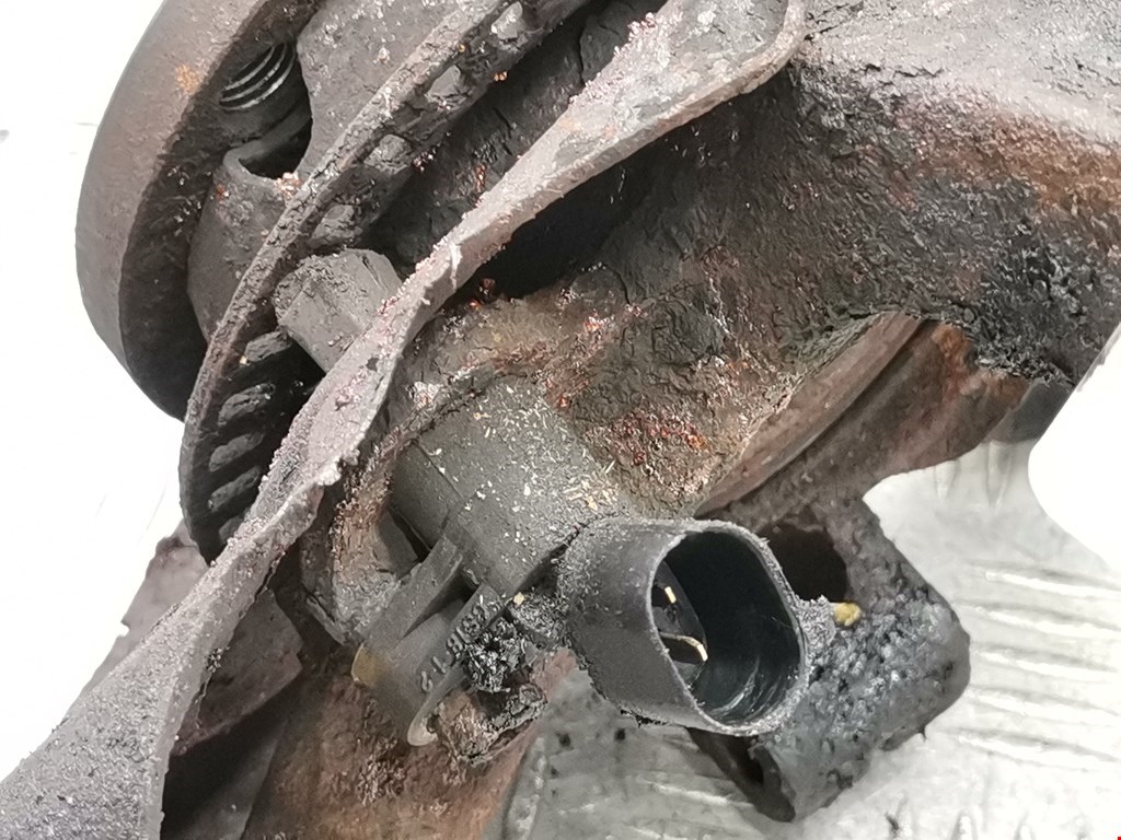 Ступица передняя левая VOLKSWAGEN Polo III 1994-2001