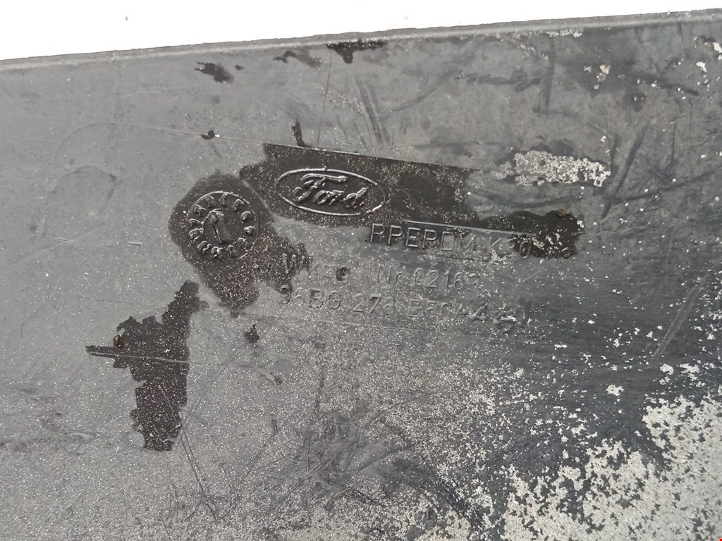 Локер (подкрылок) задний правый FORD Mondeo II 1996-2000