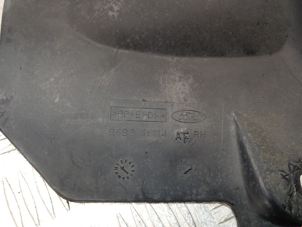 Локер (подкрылок) передний правый FORD Mondeo II 1996-2000