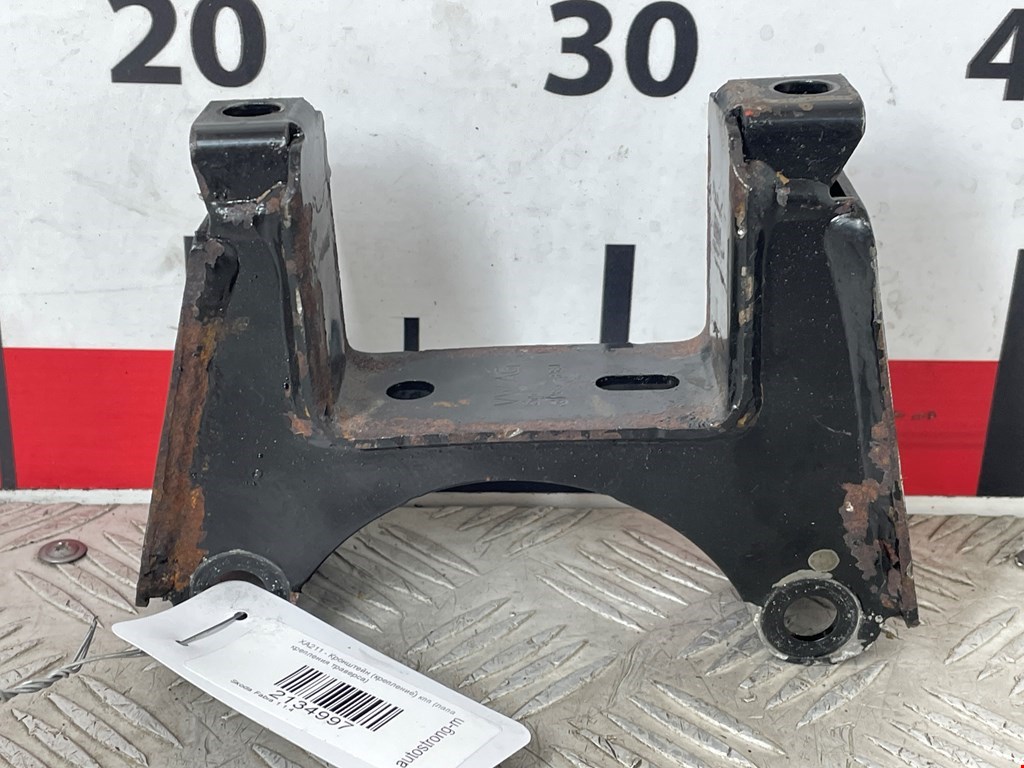 Кронштейн (крепление лапа траверса) кпп Skoda Fabia 1 (1999-2007)