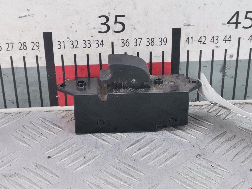 Кнопка стеклоподъемника MITSUBISHI Colt Z3 2003-2012