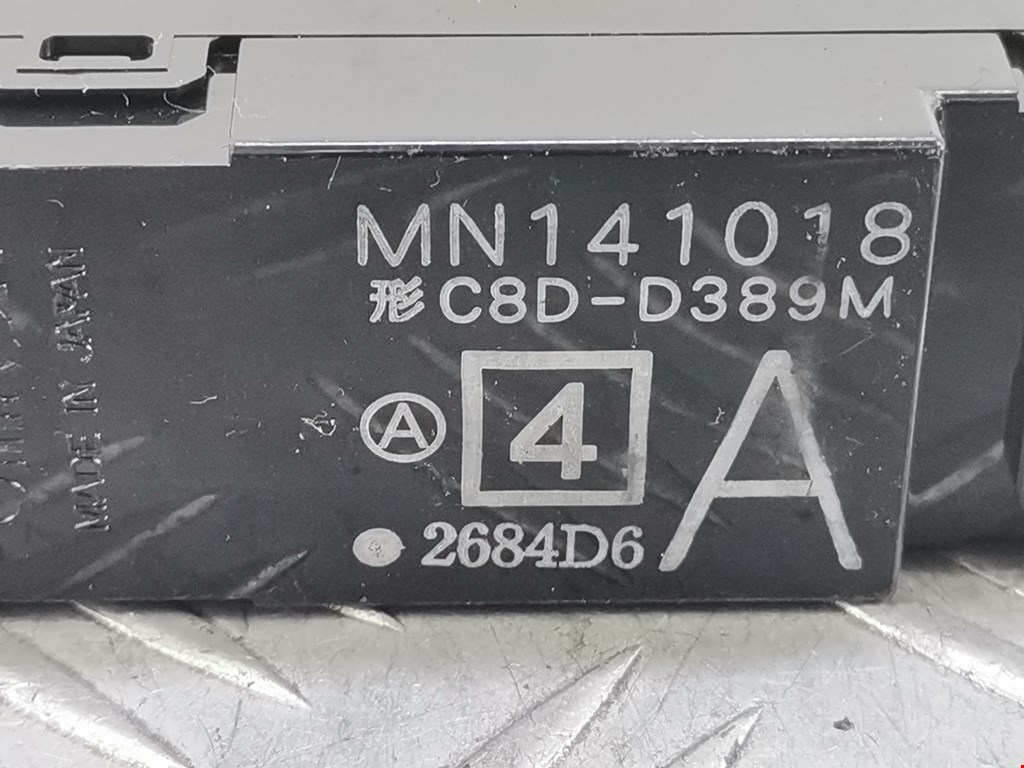 Кнопка стеклоподъемника MITSUBISHI Colt Z3 2003-2012