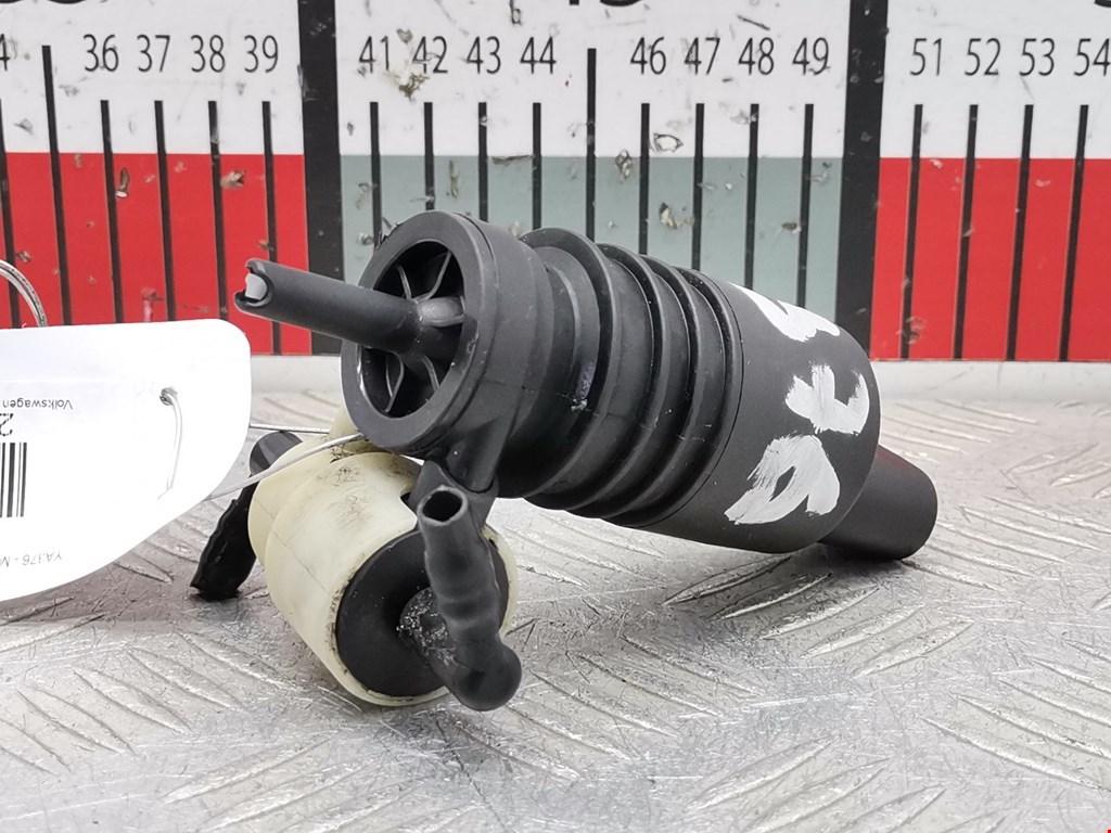 Насос (моторчик) омывателя Volkswagen Golf 4 (1997-2004)