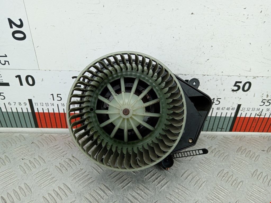 Моторчик (мотор) отопителя салона VOLKSWAGEN Passat B5 1997-2005