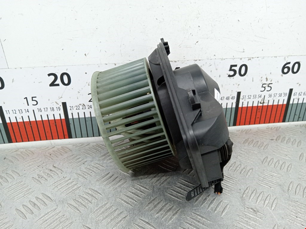 Моторчик (мотор) отопителя салона VOLKSWAGEN Passat B5 1997-2005