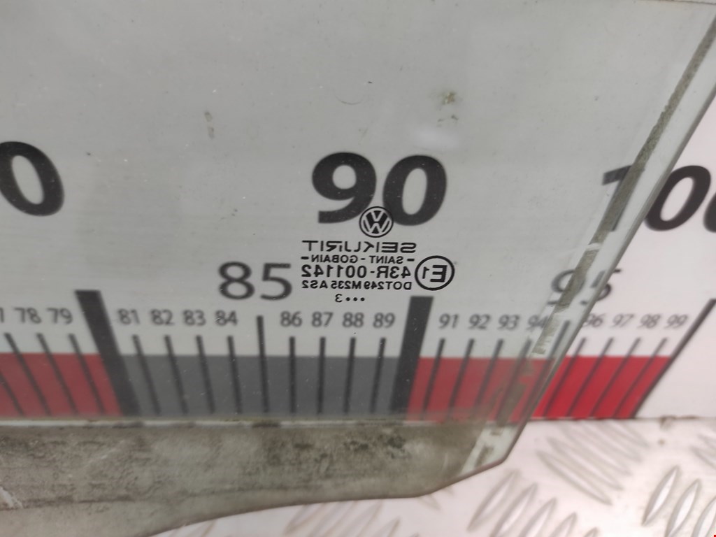 Стекло двери переднее правое SUBARU Forester I 1997-2002