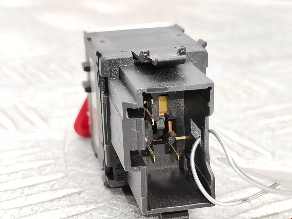 Кнопка аварийной сигнализации (аварийки) SKODA Fabia MK1 1999-2006