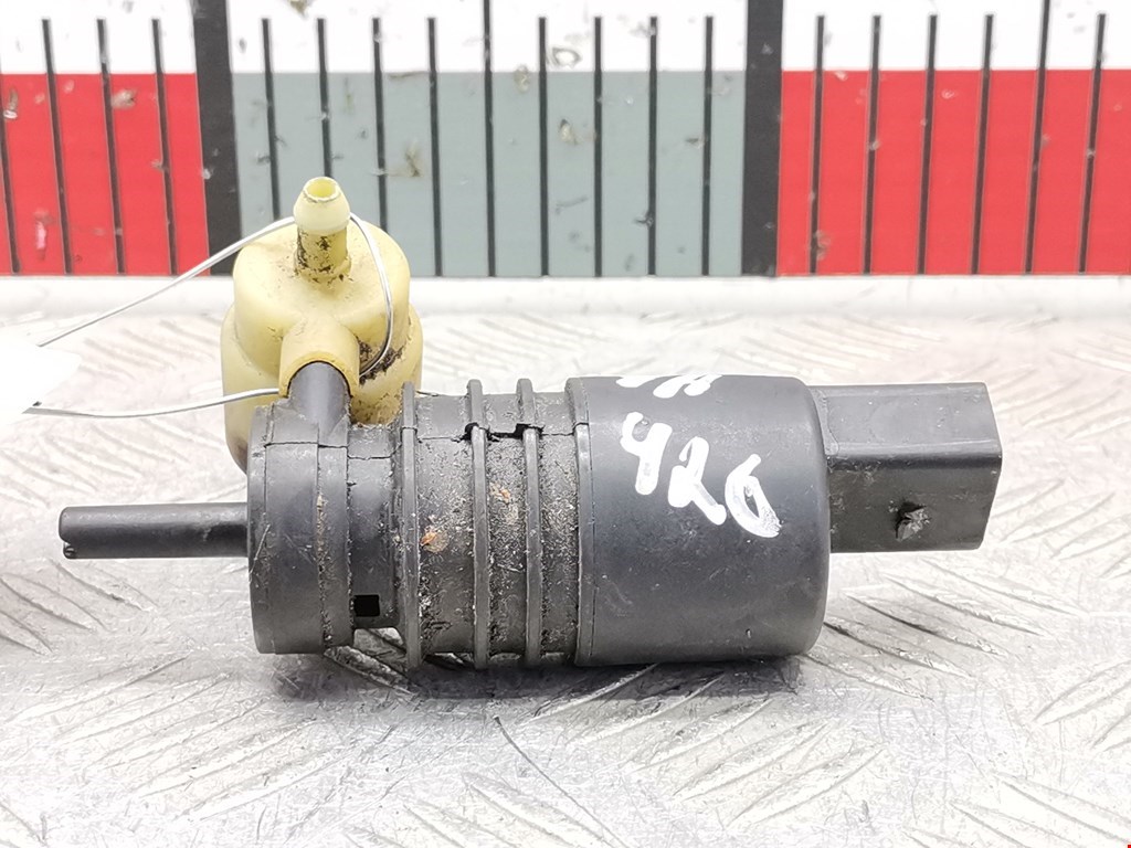 Насос (моторчик) омывателя Skoda Fabia 1 (1999-2007)