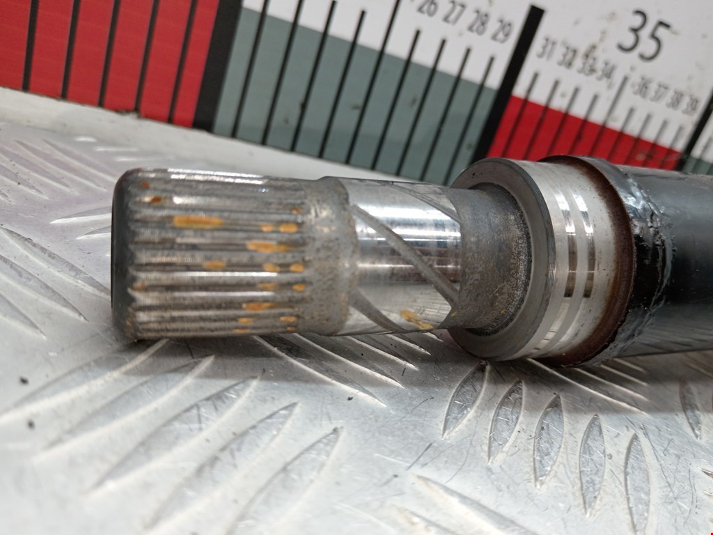 Полуось (привод, приводной вал) передняя правая VOLVO 850 R 1991-1997