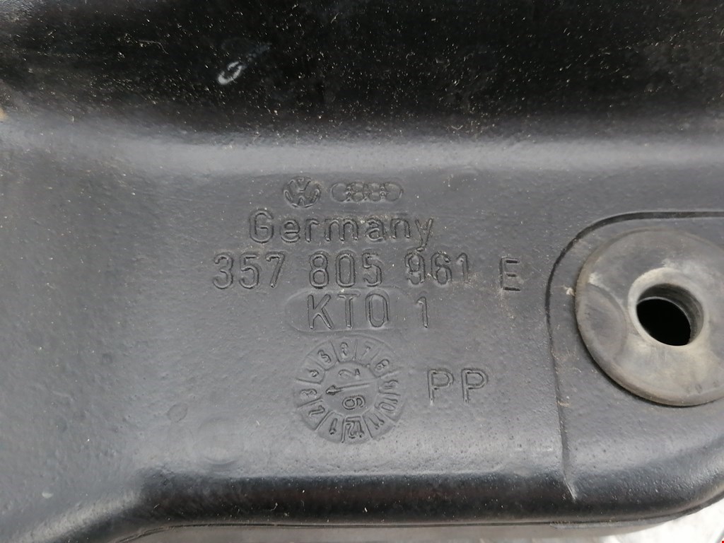 Воздухозаборник (наружный) VOLKSWAGEN Passat B3 1988-1993