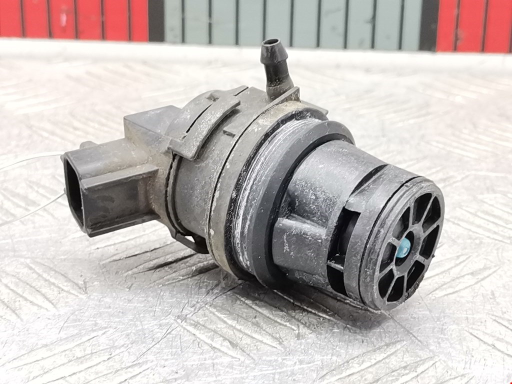 Насос (моторчик) омывателя Mazda 5 CR (2005-2010)