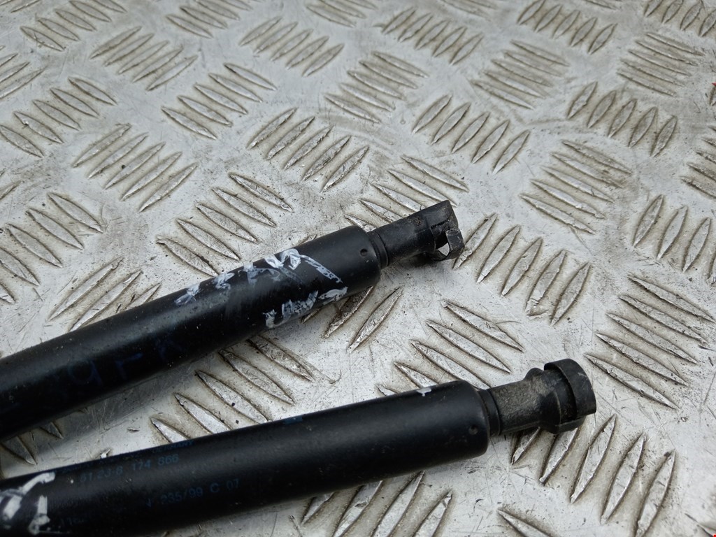 Амортизатор капота левый=правый BMW 5er 5 серия E39 1995-2004