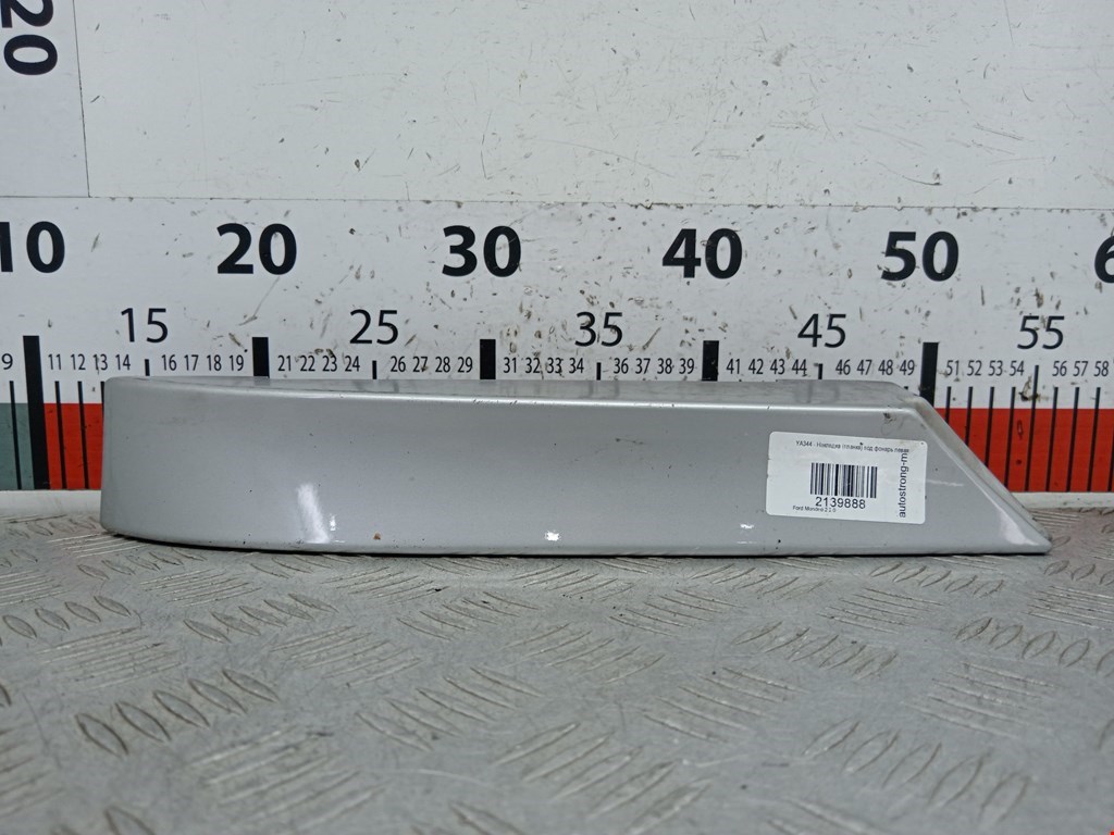 Накладка (планка) под фонарь левая Ford Mondeo 2 (1996-2002)