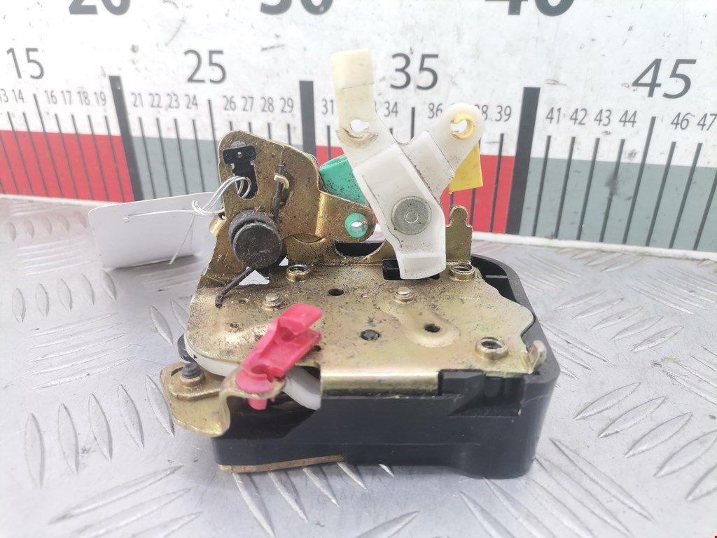 Замок двери задней левой CHRYSLER PT Cruser 2000-2010