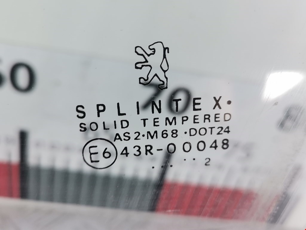 Стекло двери переднее левое PEUGEOT 307 2001-2008