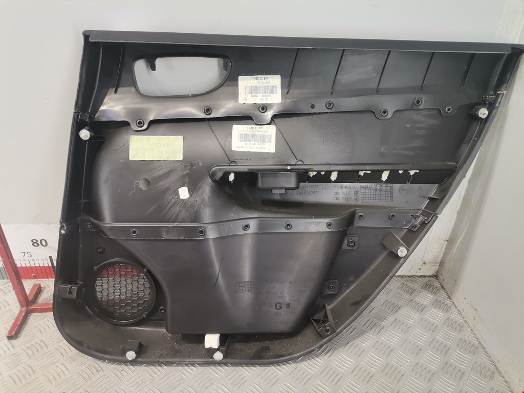 Обшивка двери задняя левая PEUGEOT 307 2001-2008