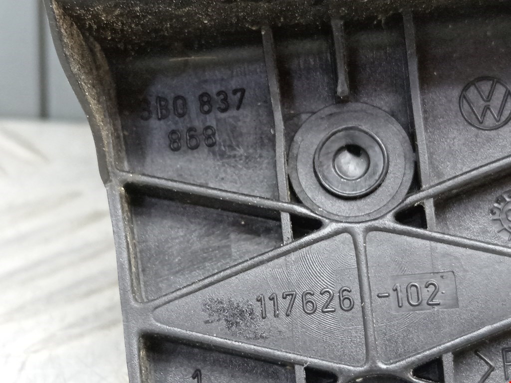 Замок двери передней правой VOLKSWAGEN Golf IV 1997-2003