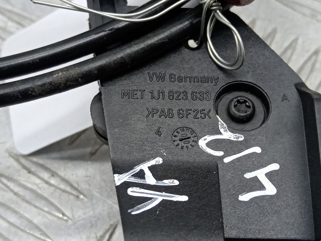 Ручка открывания капота VOLKSWAGEN Golf IV 1997-2003